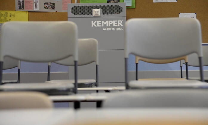 Coronavirus, Einbau von Luftreinigungsfiltern in Gymnasium in Berlin