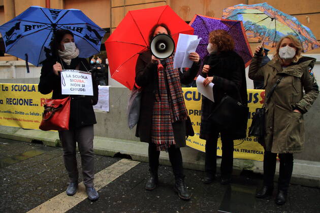 Coronavirus in Italien, Proteste gegen Corona-Maßnahmen an Schulen in Neapel