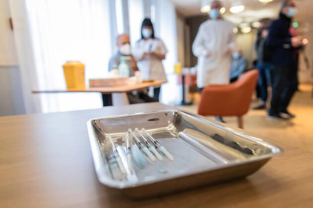 Coronavirus in Frankreich, Impfung in Altenheim in Paris