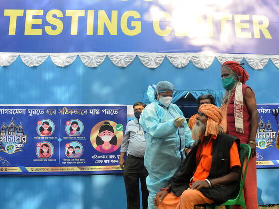 Coronavirus in Indien, Test-Center im Ganga Sagar-Transitlager in Kolkata