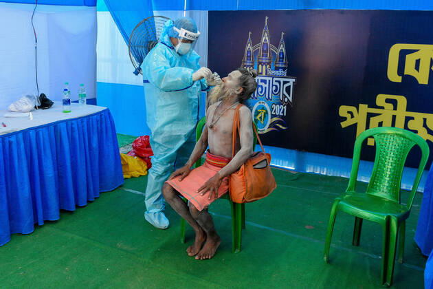 Coronavirus in Indien, Testcenter im Ganga Sagar-Transitlager in Kolkata für Besucher des Makar Sankranti Festivals