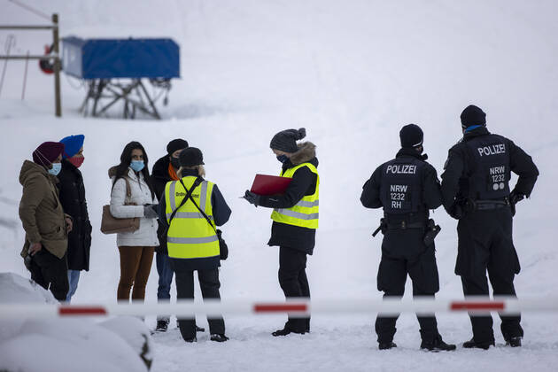 Coronavirus in NRW, Polizeikontrollen in Winterberg im Sauerland