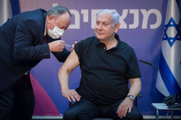 Coronavirus in Israel, Premierminister Benjamin Netanjahu erhält in Ramat Gan seine zweite Impfung