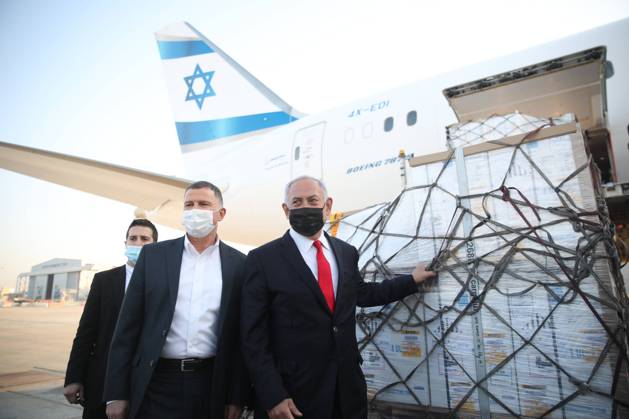 Coronavirus in Israel, Benjamin Netanjahu empfängt Impfstoff-Lieferung am Flughafen in Tel Aviv