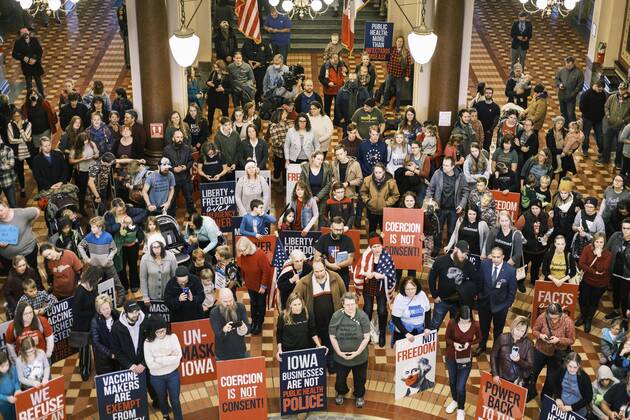 Coronavirus in den USA, Protest im Iowa State Capitol in Des Moines gegen Schutzmaßnahmen