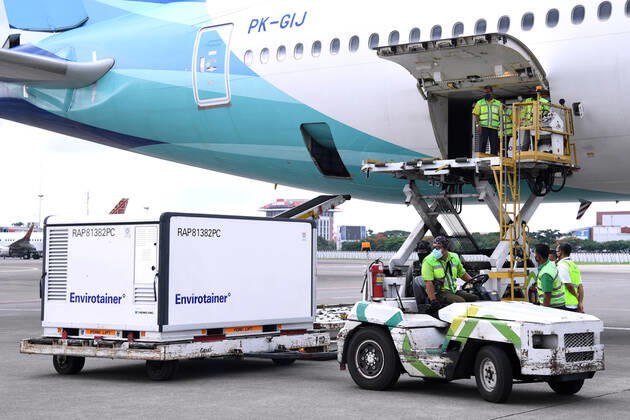 Coronavirus in Indonesien, Ankunft von Sinovac-Impfstoffen am Flughafen in Tangerang