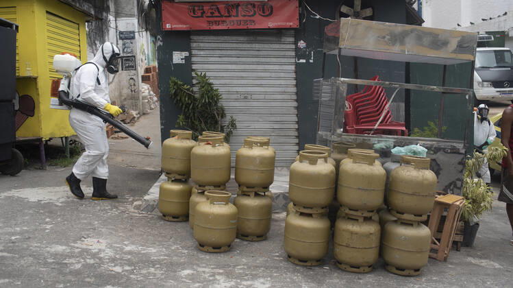 Coronavirus in Brasilien, Reinigung von Favelas in Rio de Janeiro