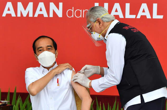 Coronavirus in Indonesien, Joko Widodo lässt sich impfen