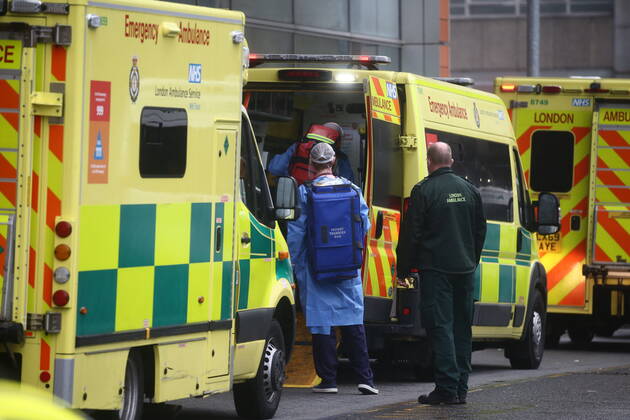 Coronavirus in Großbritannien, Patientenaufnahme am Royal London Hospital