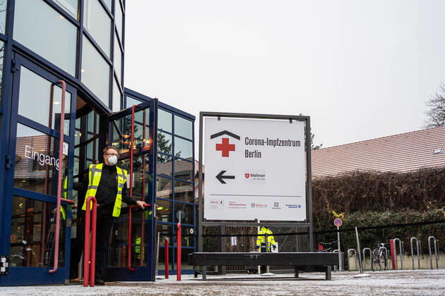 Coronavirus in Berlin, Impfzentrum auf dem Messegelände am Funkturm startet