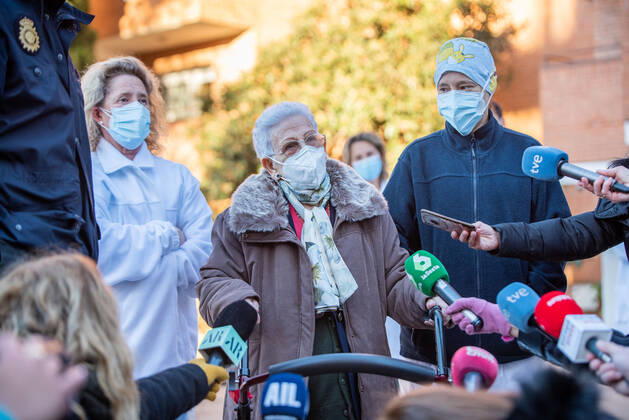 Coronavirus in Spanien, Araceli Hidalgo hat zweite Impfdosis erhalten