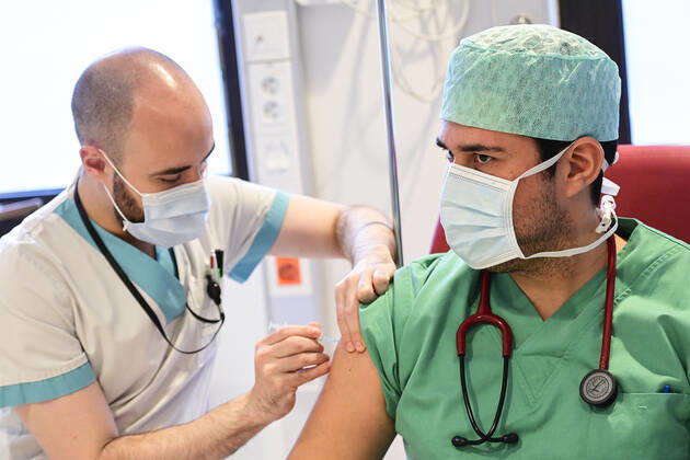 Coronavirus in Belgien, Impfung in Krankenhaus in Ixelles Elsene