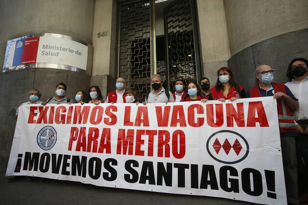 Coronavirus in Chile, Metro-Mitarbeiter protestieren in Santiago für ihre Aufnahme in den Impfplan der Regierung