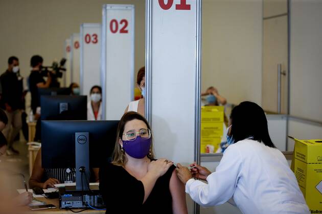 Coronavirus in Brasilien, Impfung von Gesundheitsmitarbeitern in Sao Paulo