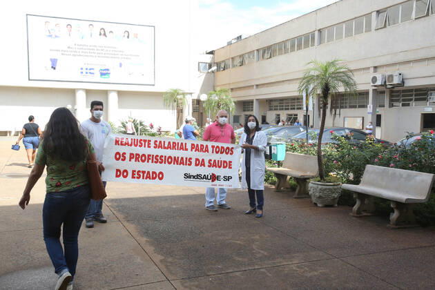 Coronavirus in Brasilien, Klinikpersonal des Hospital das Clinicas Ribeirao Preto protestiert