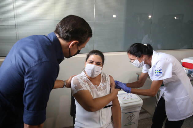 Coronavirus in Brasilien, Impfstart im Hospital das Clinicas Ribeirao Preto