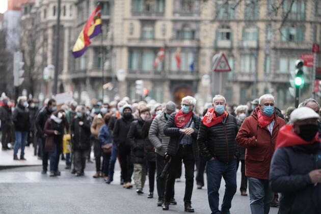 Coronavirus in Spanien, Angehörige von Senioren und Pflegepersonal demonstrieren in Bilbao