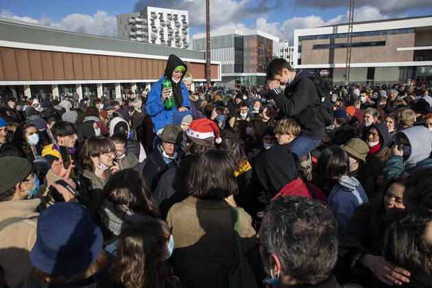 Coronavirus in Frankreich, Proteste in Rennes nach illegaler Raver-Party