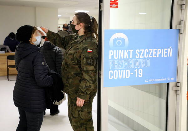 Coronavirus in Polen, Impfstart für über 80-jährige in Warschau