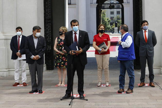Coronavirus in Chile, Innenminister Rodrigo Delgado koordiniert in Santiago Massenimpfung mit Bürgermeistern