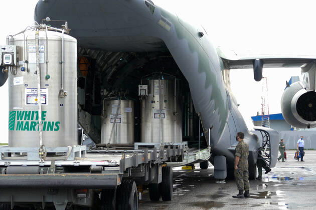 Coronavirus in Brasilien, Ankunft von Tanks mit Flüssigsauerstoff am Ponta Pelada Airport in Manaus