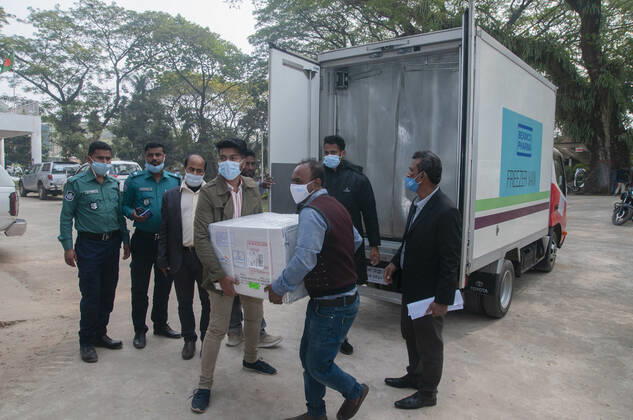 Coronavirus in Bangladesch Ankunft von Impfdosen in Sylhet
