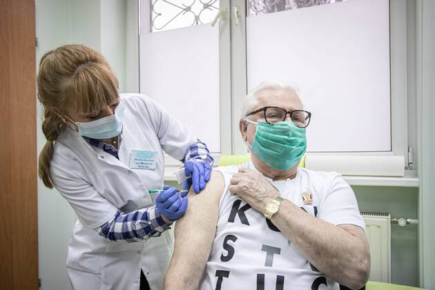 Coronavirus in Polen, Lech Walesa wird in Danzig geimpf