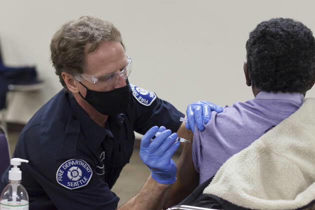Coronavirus in den USA, Impfung in Seattle