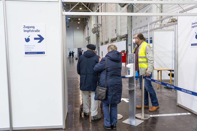 Coronavirus in Nordrhein-Westfalen, Impfzentrum in Essen startet Betrieb