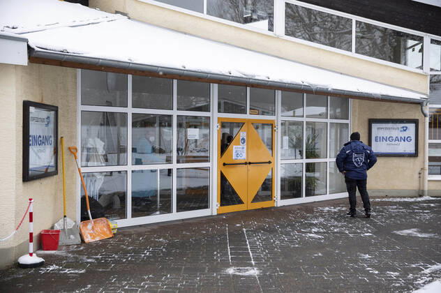 Coronavirus in NRW, Eröffnung des Impfzentrums in der Sporthalle West in Remscheid