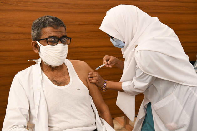 Coronavirus in Bangladesch, Eindrücke aus Impfzentrum in Dhaka