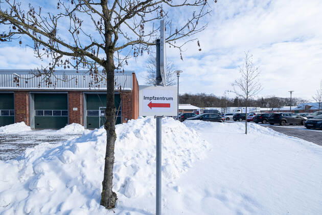 Coronavirus in Niedersachsen, Wegweiser zum Impfzentrum in Verden an der Aller
