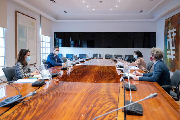Coronavirus in Spanien, Pedro Sanchez leitet Sitzung in Madrid