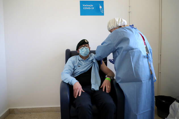 Coronavirus in Portugal, Impfungen in einer Kaserne in Lissabon