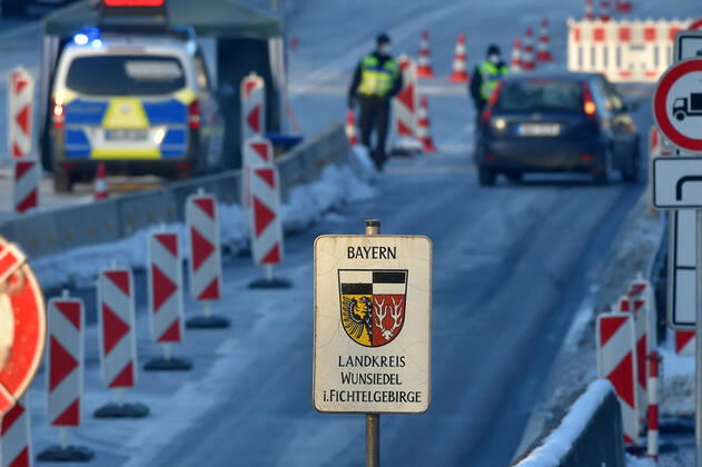 Coronavirus in Bayern, Polizeikontrolle an der Grenze zu Tschechien