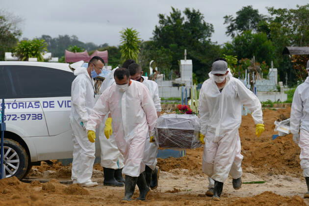 Coronavirus in Brasilien, Beerdigung von Todesopfern in Manaus