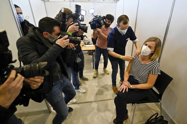 Coronavirus in Belgien, Impfstart im Skyhall-Impfzentrum im Flughafen Brüssel Zaventem