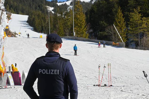 Coronavirus in Österreich, Polizei kontrolliert in Skigebiet Rosshütte