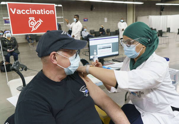 Coronavirus in Kanada, Impfzentrum im Olympiastadion Montreal