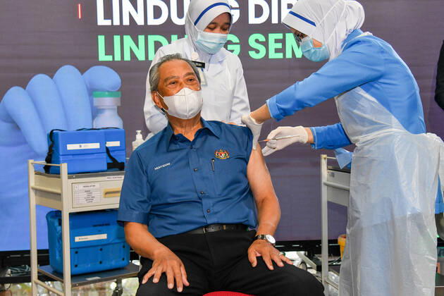 Coronavirus in Malaysia, Premierminister Muhyiddin Yassin erhält Impfung in Putrajaya