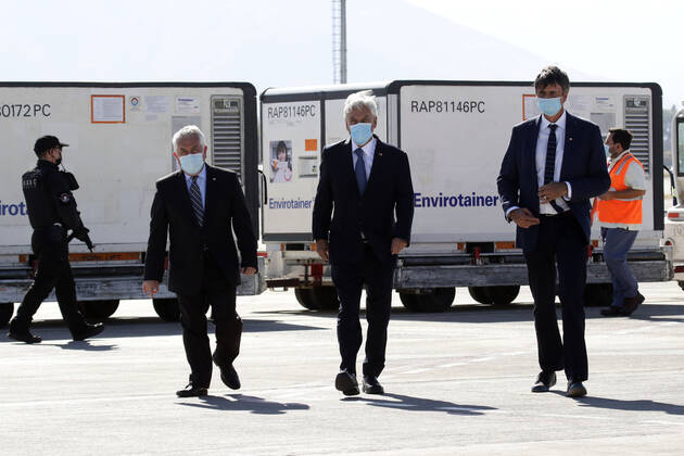 Coronavirus in Chile, Sebastian Pinera nimmt Sinovac Impfdosen in Empfang
