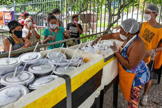 Coronavirus in Brasilien, Essensausgabe in Rio de Janeiro