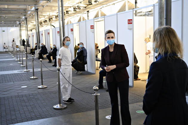 Coronavirus in Dänemark, Mette Frederiksen besucht Impfzentrum in Kopenhagen