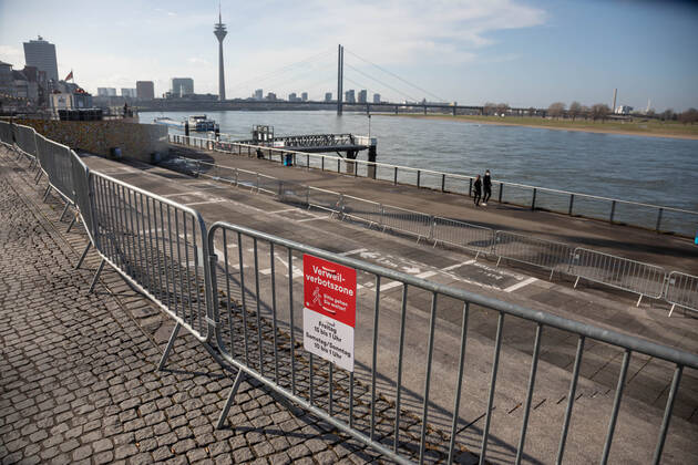 Coronavirus in NRW, Verweilverbotszone am Rheinufer in Düsseldorf