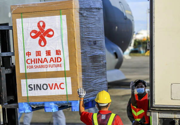 Coronavirus auf den Philippinen, Sinovac-Impfstofflieferung erreicht Manila