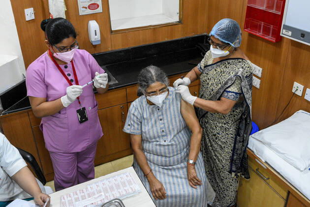 Coronavirus in Indien, Arbeit im Impfzentrum in Kolkata