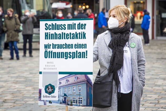 Coronavirus in Sachsen, Protest gegen den Lockdown auf dem Neumarkt in Dresden