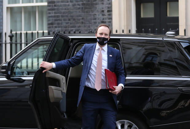 Coronavirus in Großbritannien, Gesundheitsminister Matt Hancock bei der Ankunft in Downing Street in London