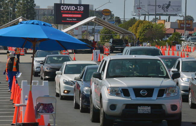 Coronavirus in den USA, Impfzentrum in Inglewood Kalifornien
