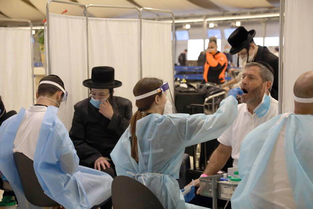 Coronavirus in Israel, Passagiere werden am Flughafen Ben Gurion in Tel Aviv getestet